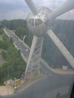 Brüssel: Blick aus dem Atomium (dreckige Scheiben)